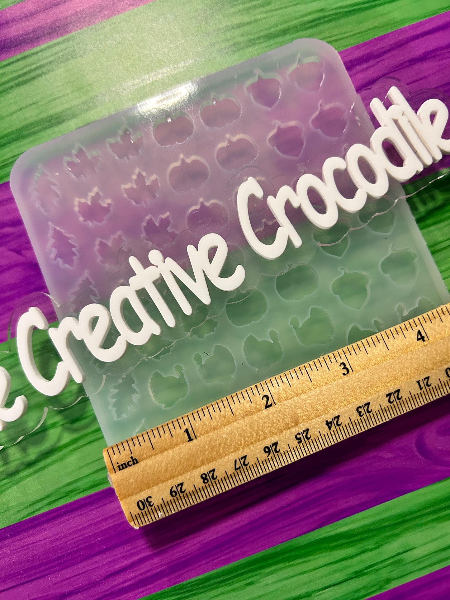 Fall stud palette mold