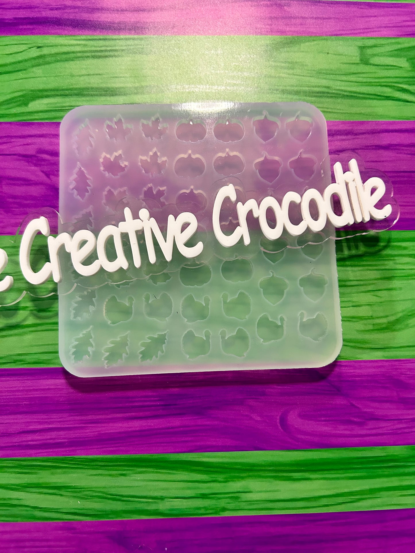 Fall stud palette mold