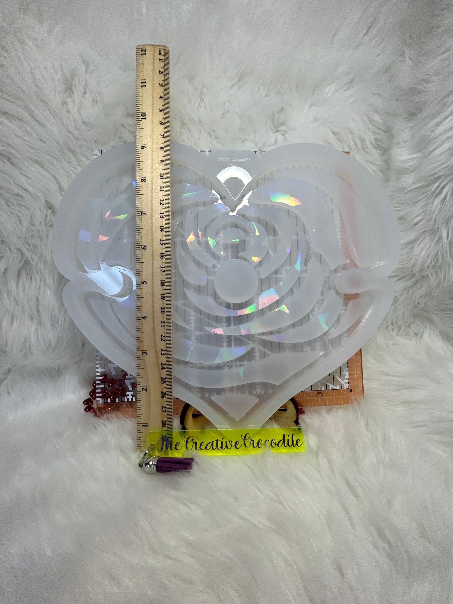 Holographic heart wine carrier mold