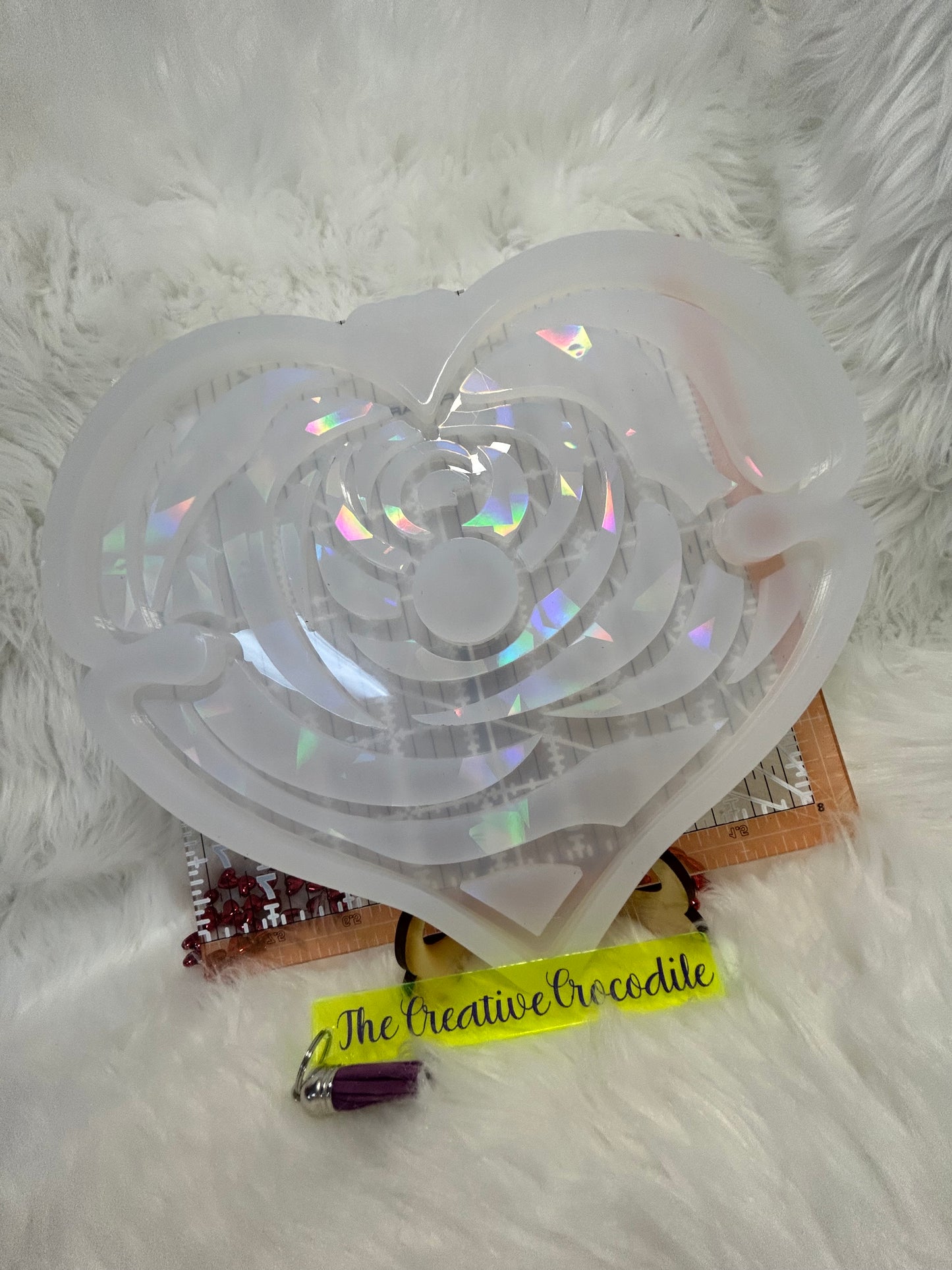 Holographic heart wine carrier mold
