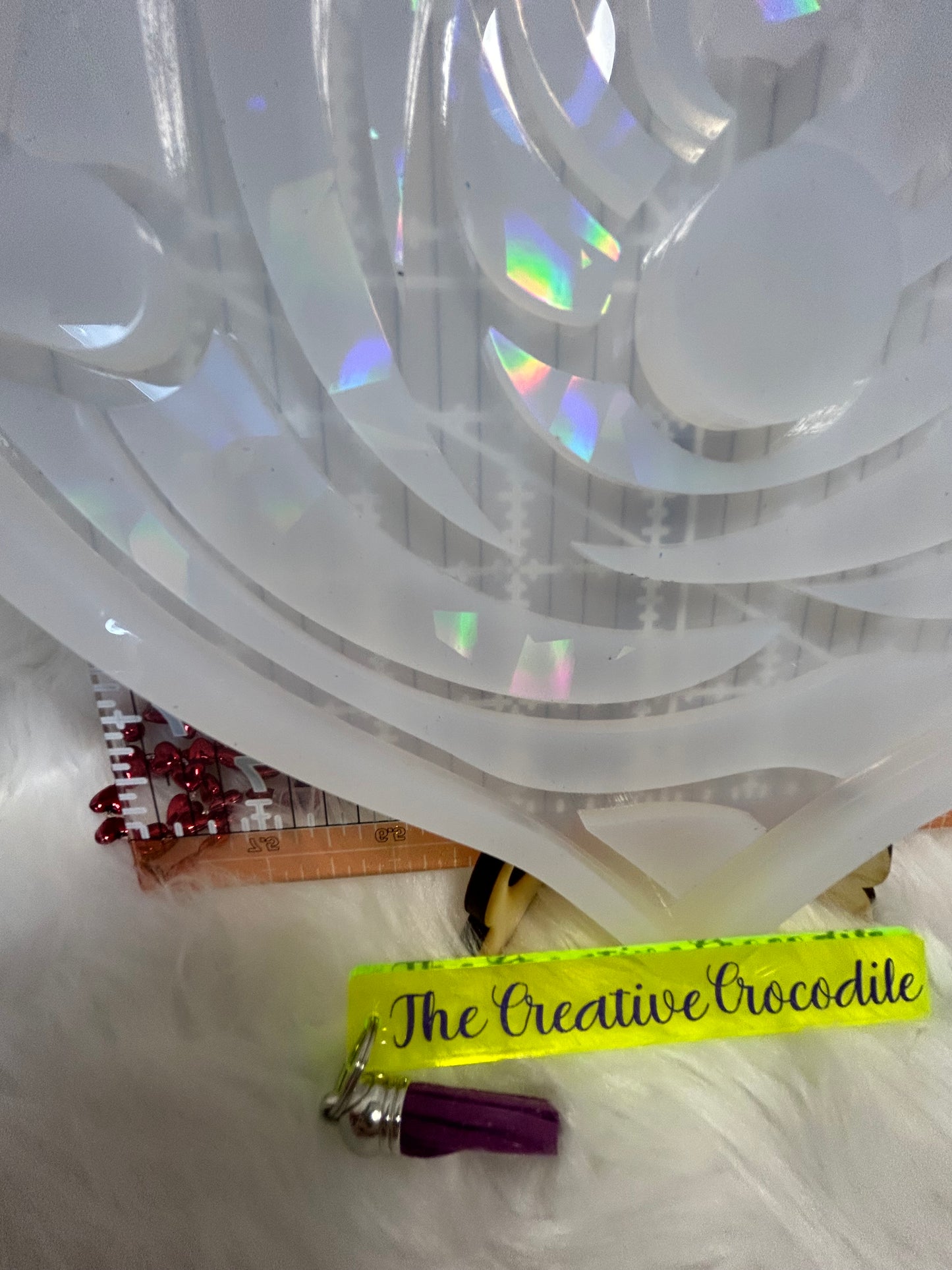 Holographic heart wine carrier mold