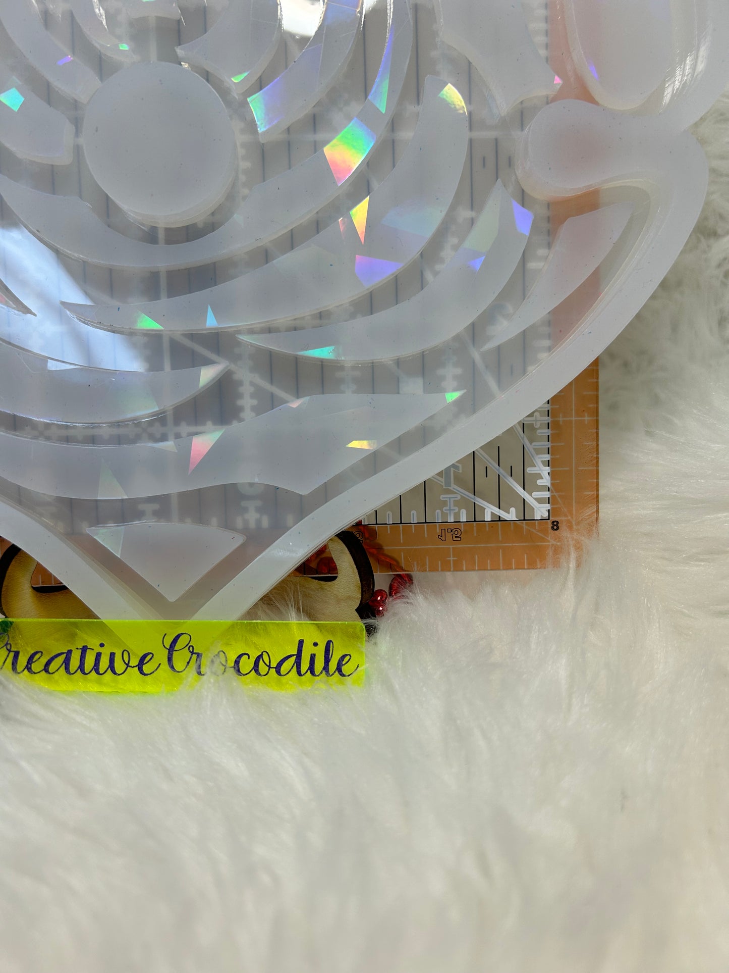 Holographic heart wine carrier mold
