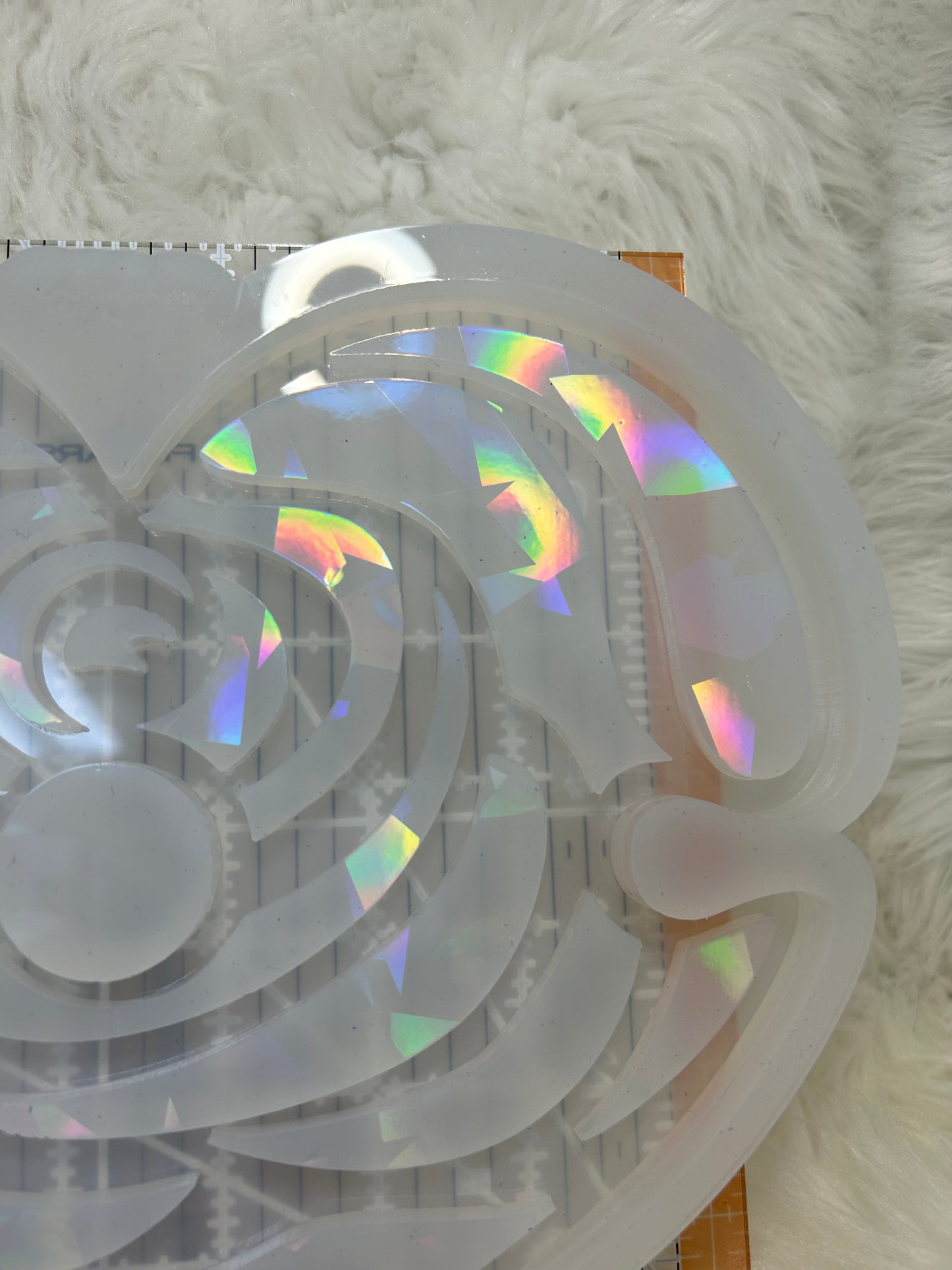 Holographic heart wine carrier mold
